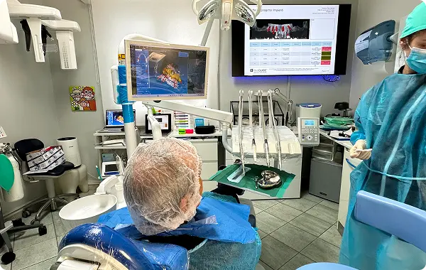 Interno di una clinica dentale moderna