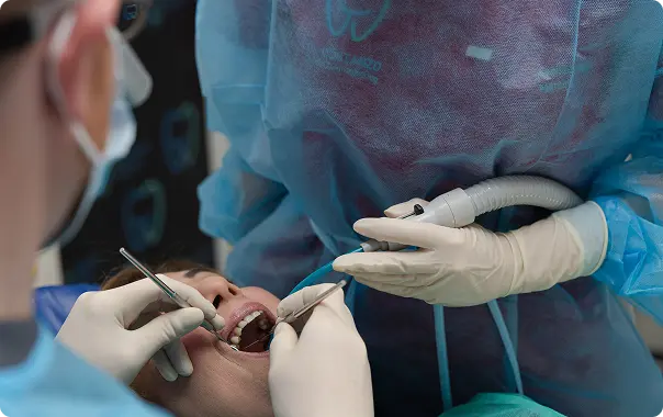 Trattamento dentale in corso