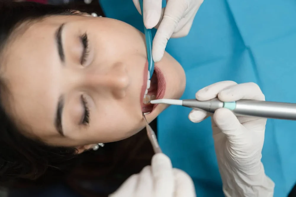 Paziente durante visita dentistica