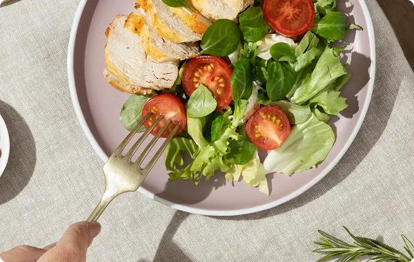 Insalata con pomodori e carne