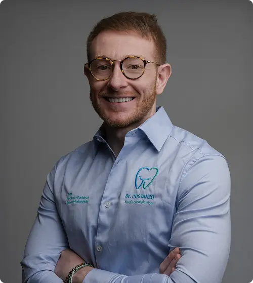 Dr. Costanzo sorridente e professionale