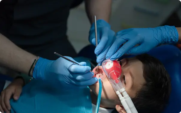 Bambino durante trattamento odontoiatrico