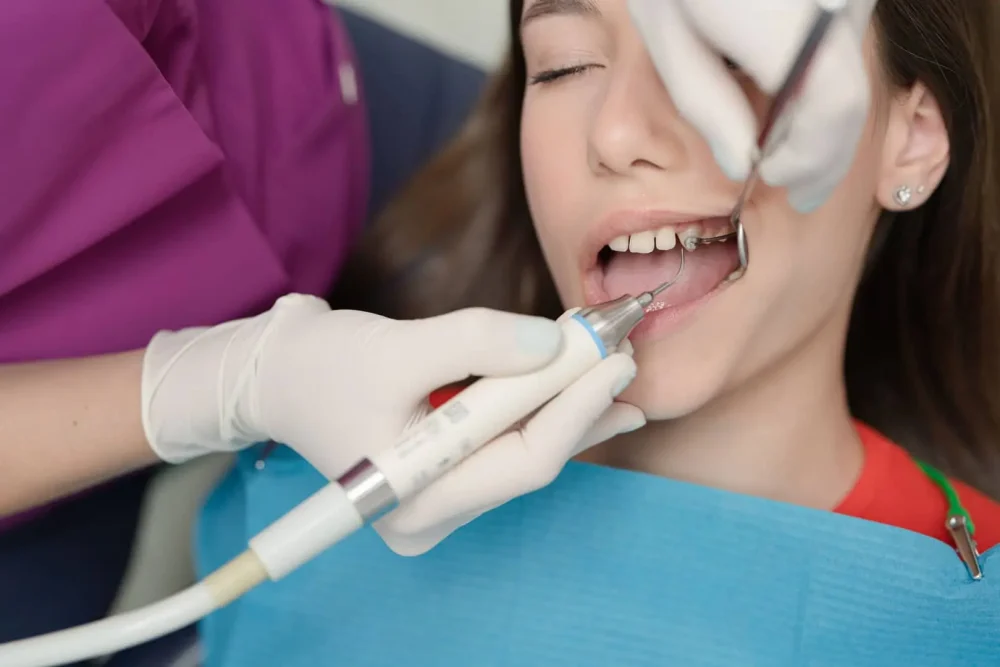 Trattamento dentale in corso